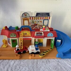 Vintage Fisher Price Little People Play Family Main Street 2500 + LOTS OF ACCESS